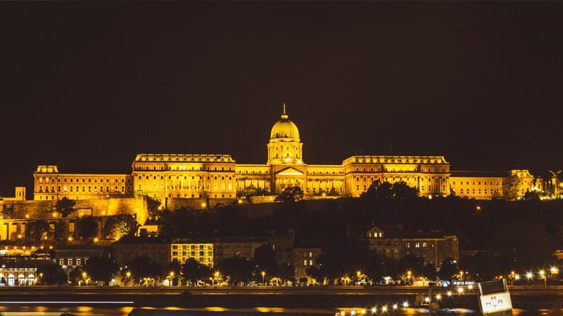 castillo buda noche