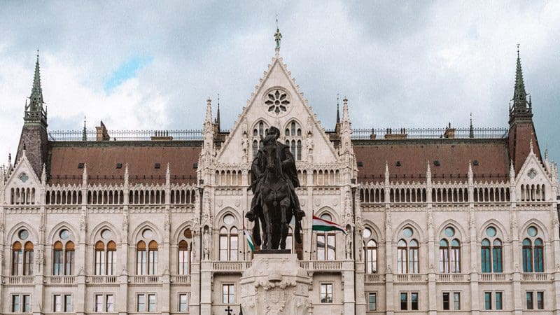 parlamento entrada budapest